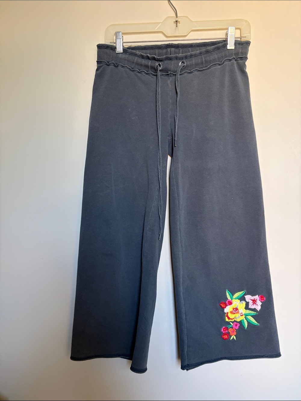 Y2K look Boston Proper Low Rise Embroidered Cropped Sweatpants size XS